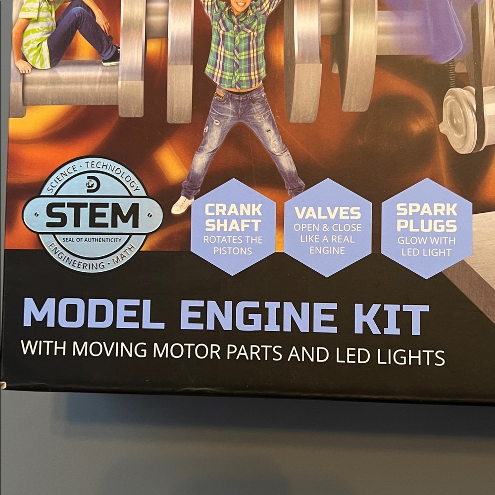 Discovery Mindblown Model Engine Kit. Never unboxed. Age 8+ - Picture 3 of 14